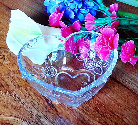 精美心形花纹玻璃果盘玻璃碗糖果盘浮雕果盘