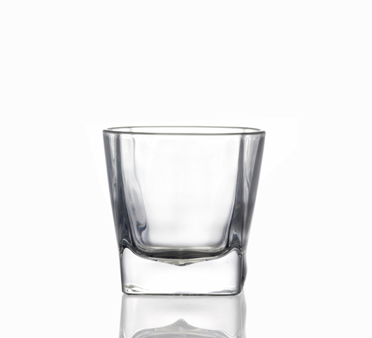 厚实玻璃啤酒杯